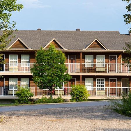 Auberge Royal Papineau Notre-Dame-de-la-Salette Buitenkant foto